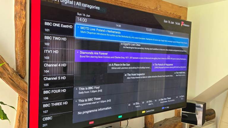 75 inch Flat Screen Sony Bravia (KD-75XE9405) with stand - FAULTY SCREEN
