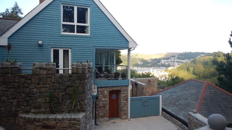 Luxury apartment with beautiful views from two decks