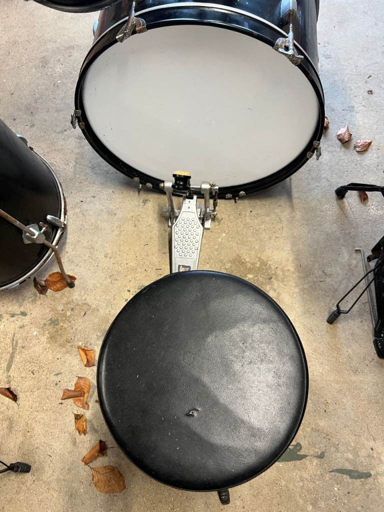 Drum Kit Performance Percussion - Plays well but tatty