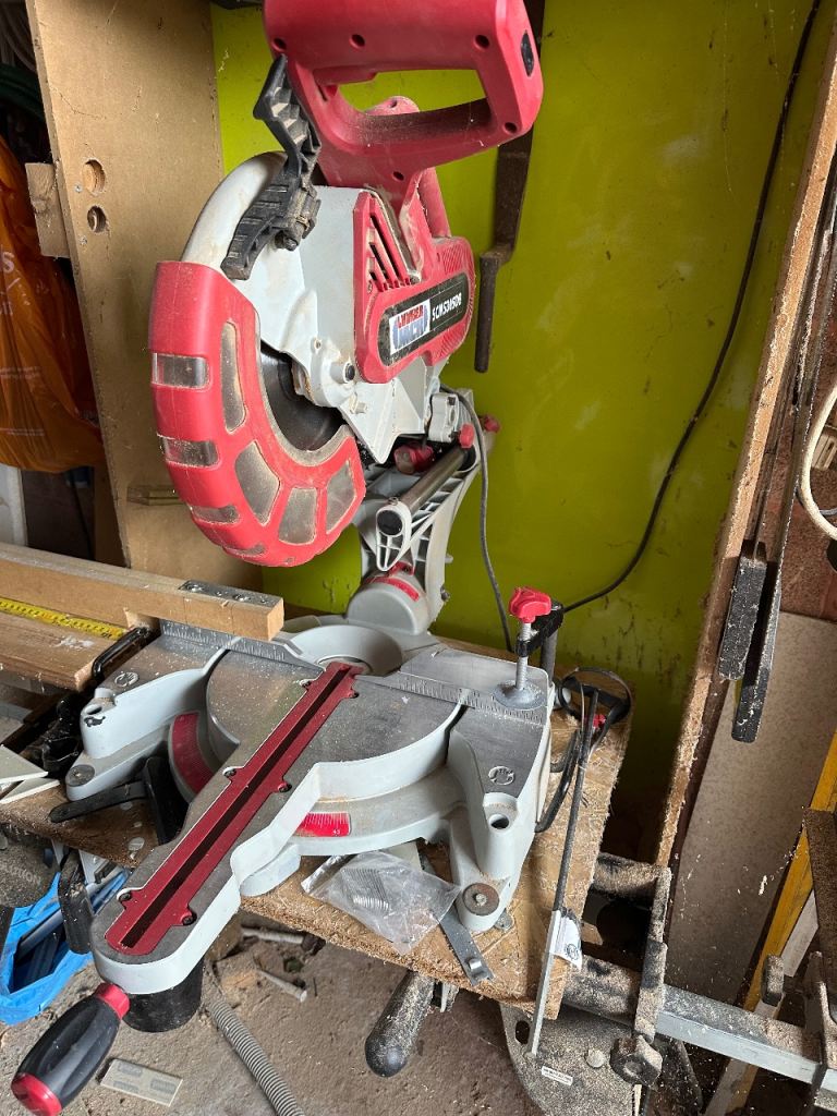 Mitre Saw (Red/Grey) – Good Working Order12 inch comes with a new sharpend blade 