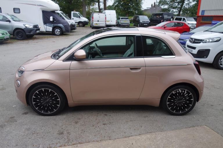 Fiat 500E 42kWh La Prima Hatchback 3dr Electric Auto (118 ps) ELECTRICITY 2022