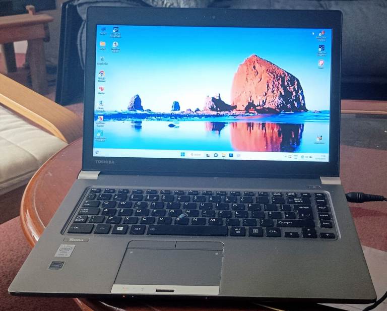Toshiba Core i5 14" 256gb SSD 8gb ram Win11 Pro,Office, Super Slim in Good Condition