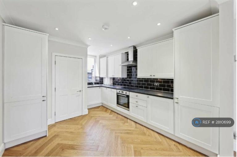 2 bedroom flat in Sternhold Avenue, London, SW2 (2 bed) (#2810699)