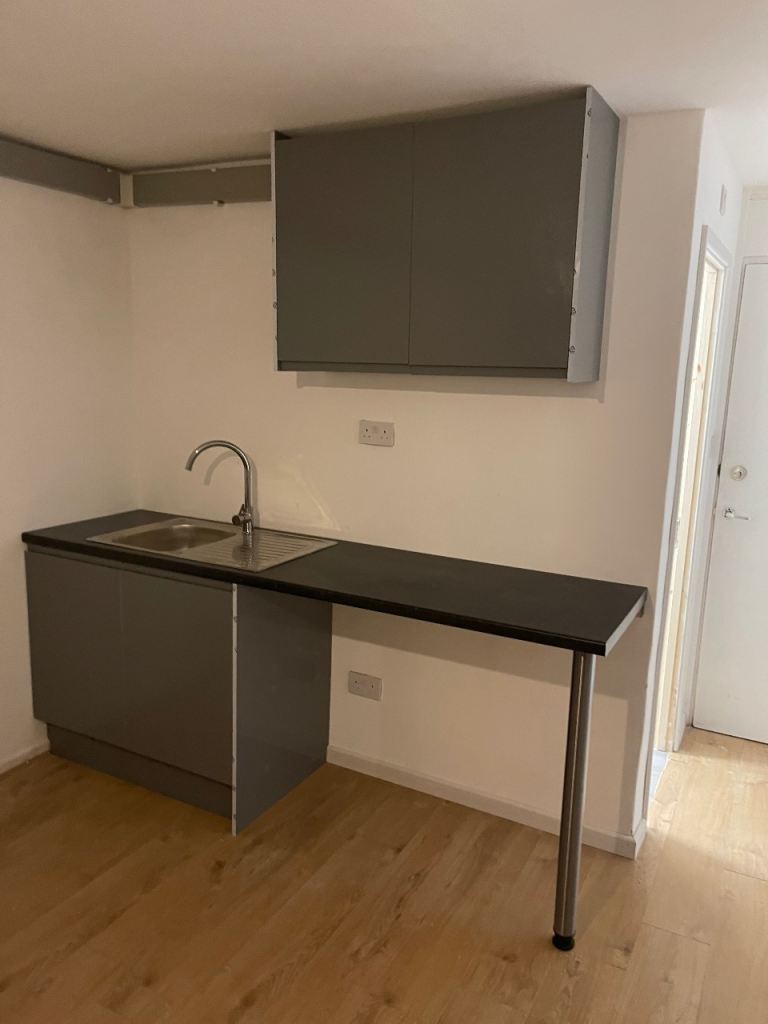 En-suite large double room to rent in Fishermead, Milton Keynes MK6 2EF
