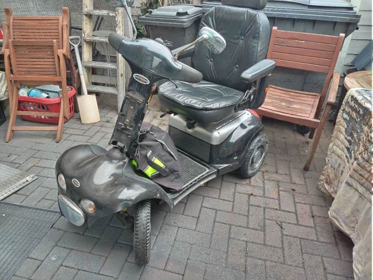 Mobility scooter large shoprider with charger good condition and in good working order 