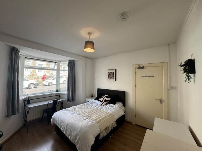 LEEDS DSS UC LCW PIP BENEFITS DOUBLE ROOM