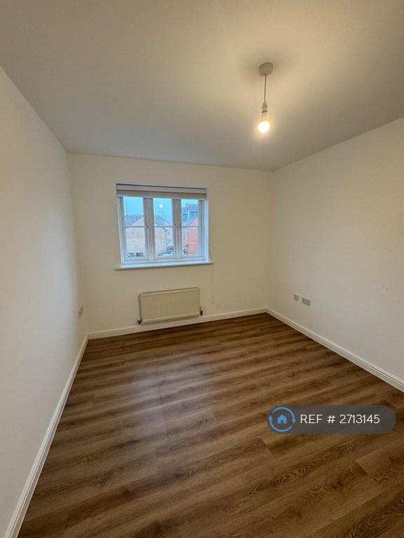 2 bedroom flat in Chequers Close, Corby, NN18 (2 bed) (#2713145)