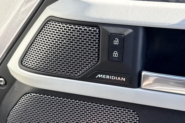 2024 Land Rover Defender 110 3.0 D300 X-Dynamic SE 5dr SUV DIESEL Automatic