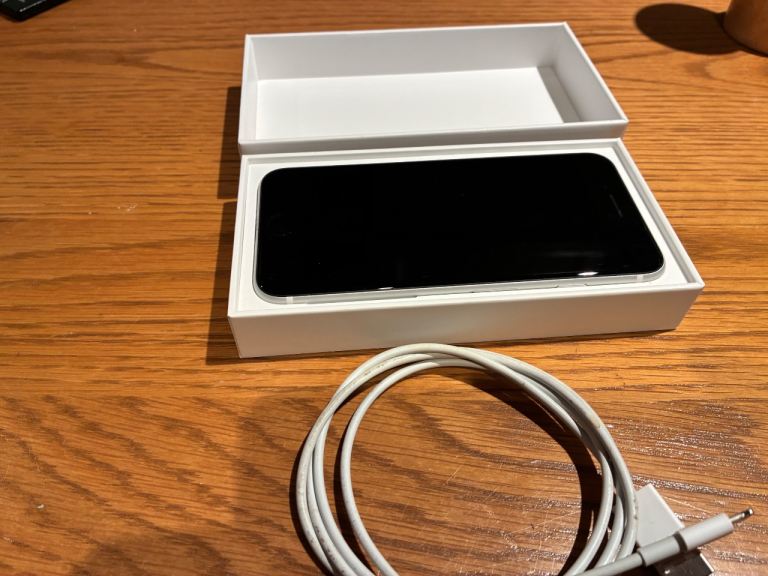 iPhone SE in perfect condition 