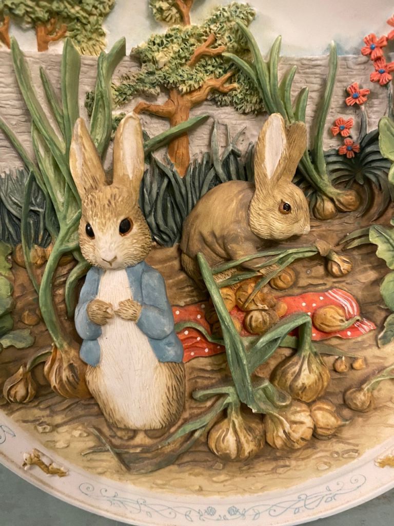 MUSICAL VINTAGE LIMITED EDITION PETER RABBIT PLATE - WALL-HANGING OR FREE-STANDING