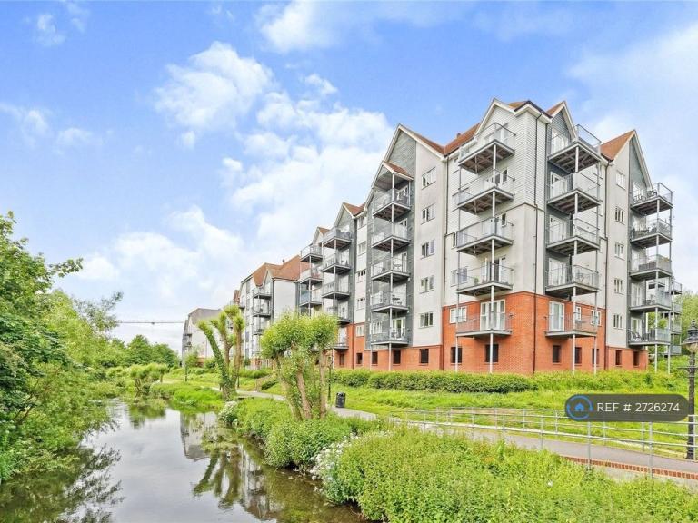 2 bedroom flat in Westwood Drive, Canterbury, CT2 (2 bed) (#2726274)