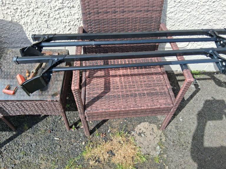 Roof rack fits Toyota Aygo.