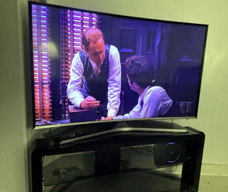 Samsung Curved Smart TV with Remote – Good Condition