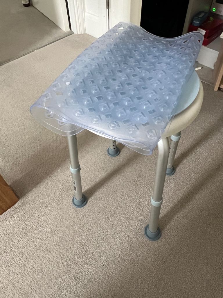 Adjustable Shower Stool with Non-Slip Mat – Good Condition