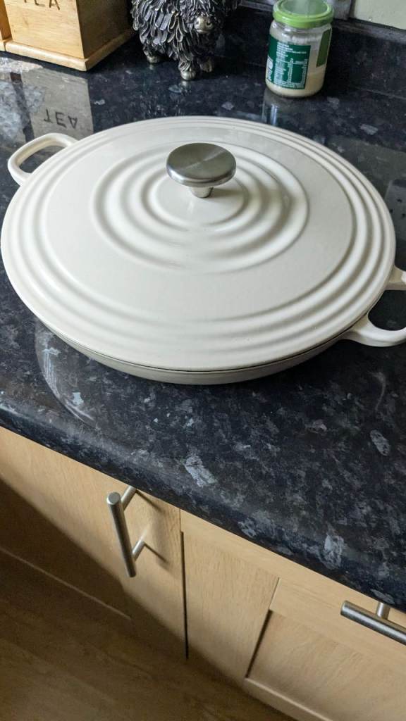 Cast iron casserole dish 