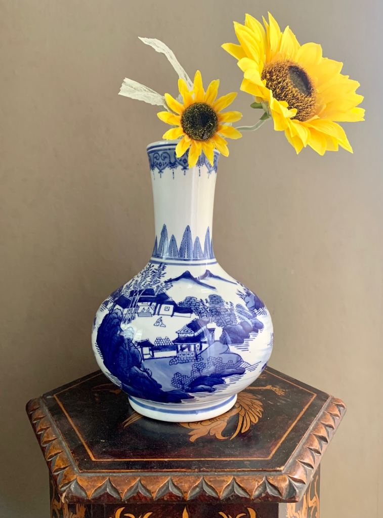 Large Antique Style Chinese Porcelain Qing Dynasty Kangxi Period Ceramic Bottle Vase