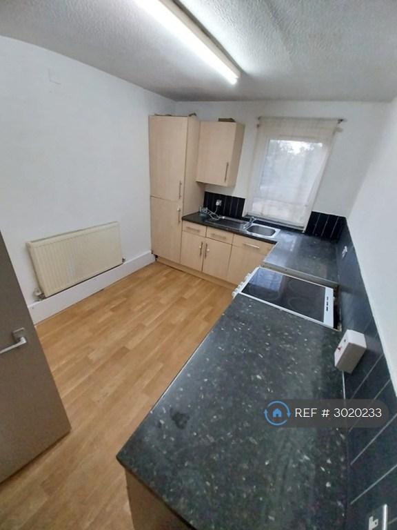2 bedroom flat in Merrydale Square, Northampton, NN3 (2 bed) (#3020233)