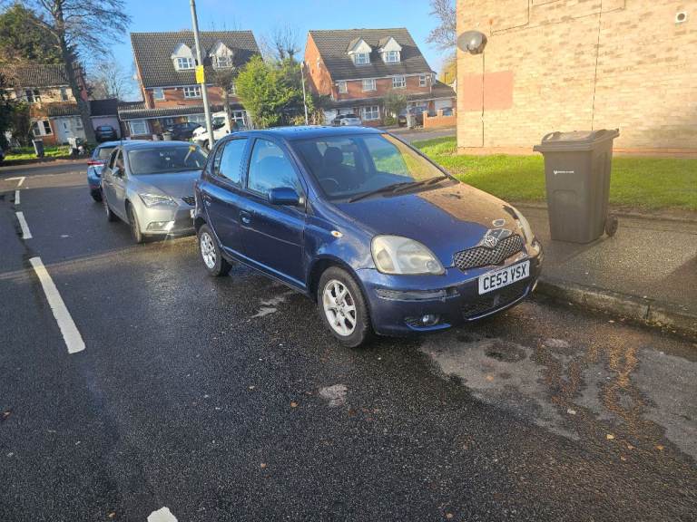 Toyota yaris 1.3 petrol T spirit spec 5dr only 76k mileage look