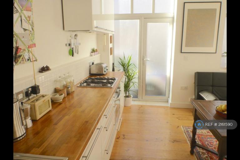 1 bedroom flat in Bradbury Mews, London, N16 (1 bed) (#2161590)