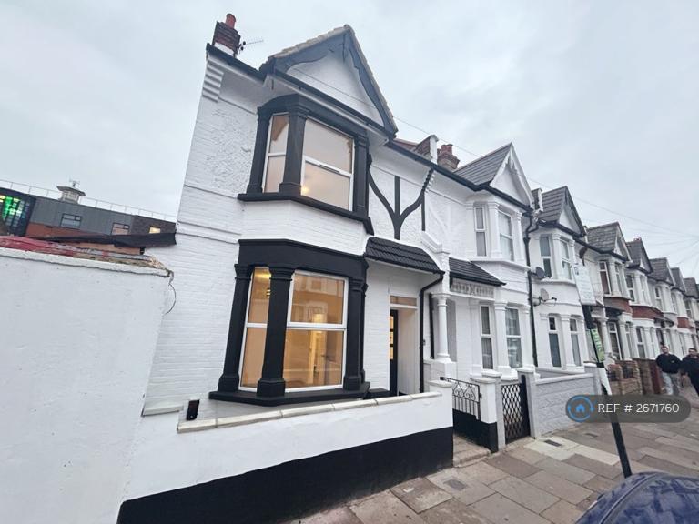 4 bedroom house in Valnay Street, London, SW17 (4 bed) (#2671760)