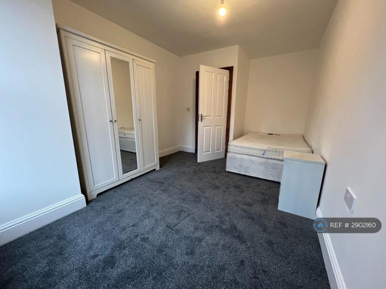 3 bedroom flat in Hyde Terrace, Leeds, LS2 (3 bed) (#2902160)