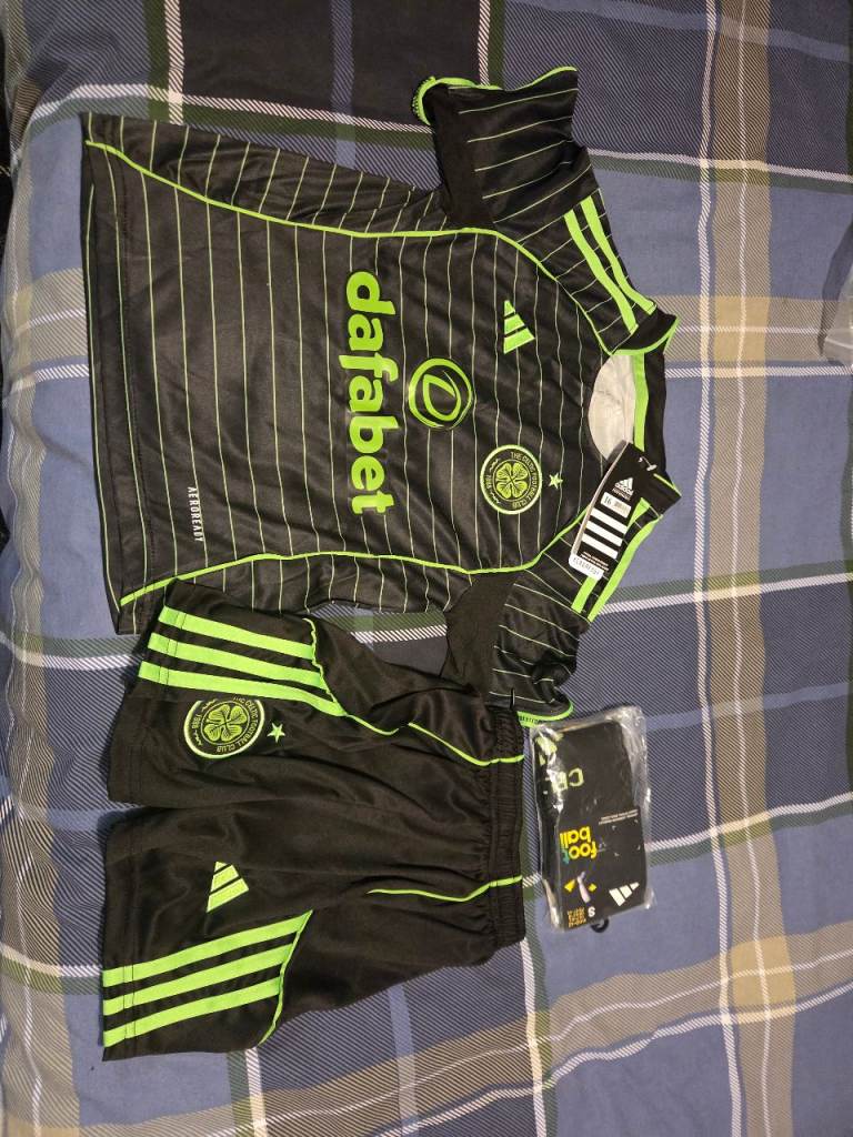 Celtic full away kit 25/26 kids aged 3-4 