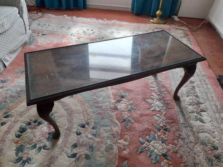 Coffee Table Traditional Wooden with Glass Top – Good Condition