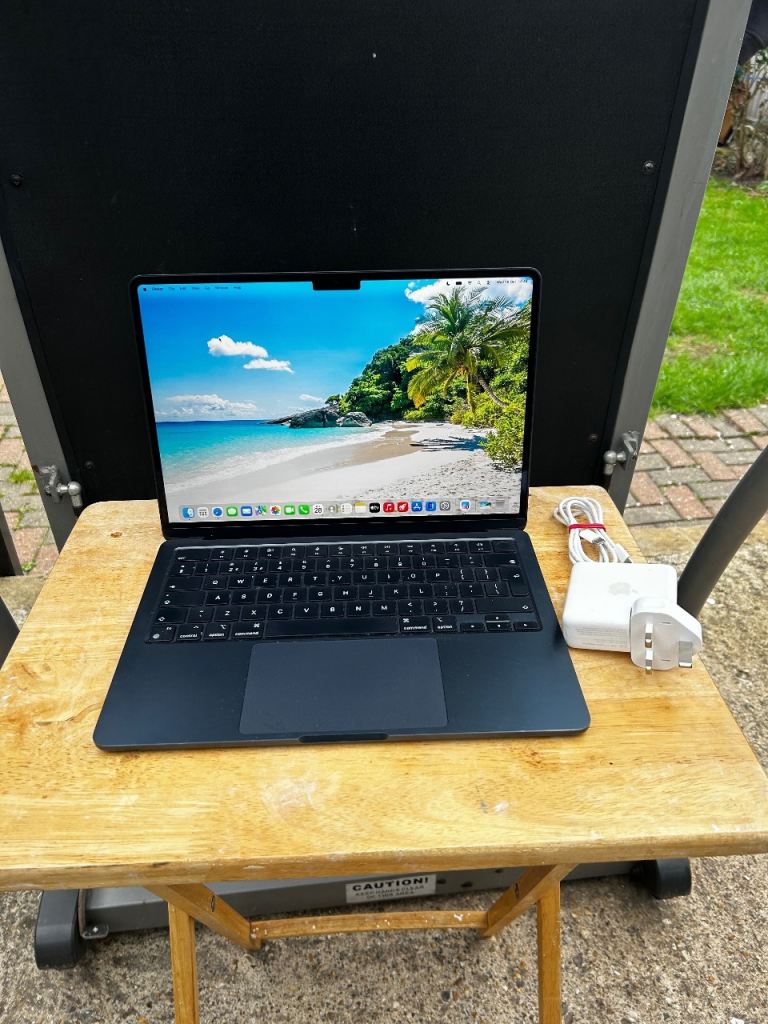 ( 2025 ) MacBook Air 13” - Apple M3 - 16GB memory 