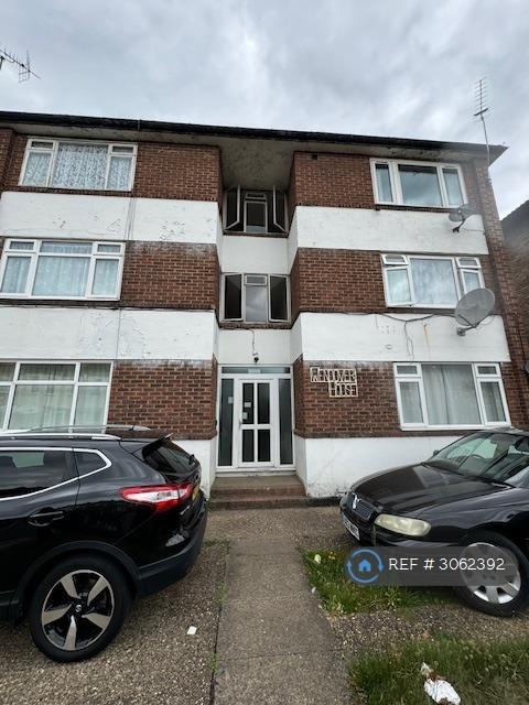 1 bedroom flat in Wendover House, London, N22 (1 bed) (#3062392)