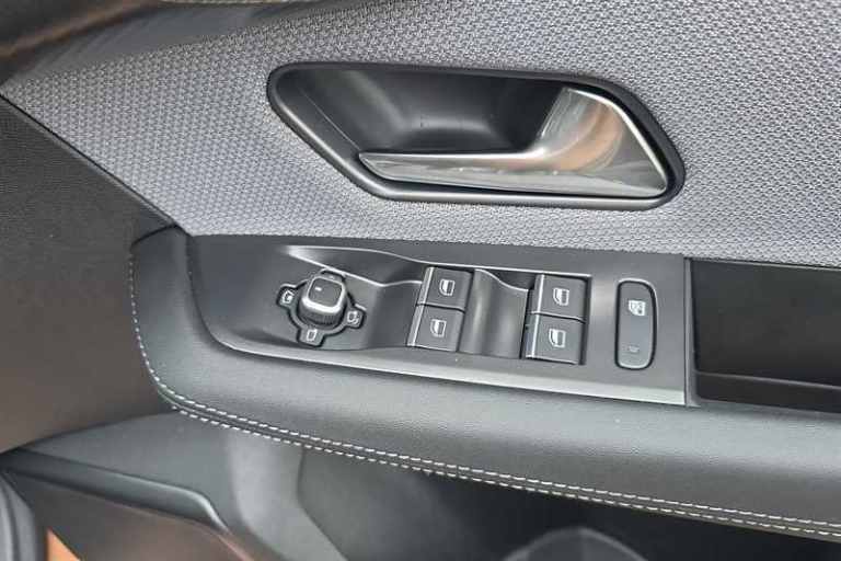 2025 Vauxhall Grandland 1.2 Hybrid [136] Ultimate 5dr e-DCT6 [Pan Roof] HATCHBACK PETROL Automatic