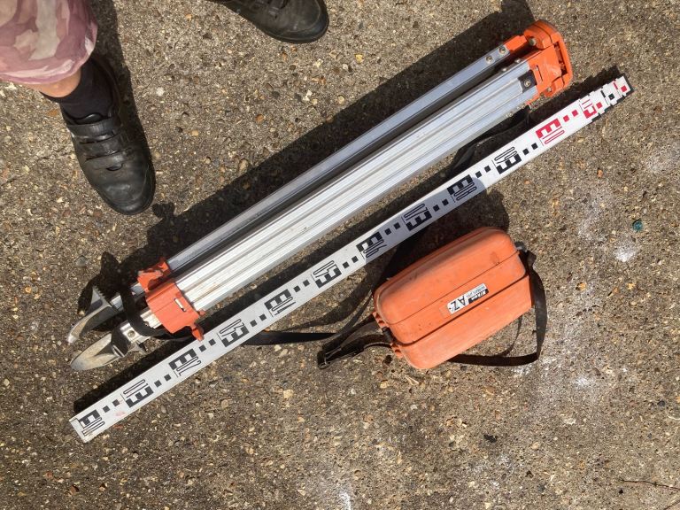Theodolite , aluminium Tripod for a theodolite  used pick-up LongStratonArea