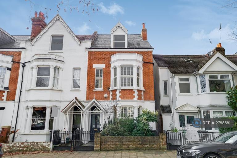 5 bedroom house in Thorney Hedge Road, London, W4 (5 bed) (#2788681)