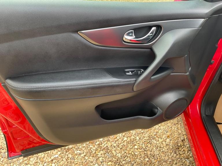 2018 Nissan Qashqai 1.3 DiG-T N-Connecta 5dr HATCHBACK PETROL Manual