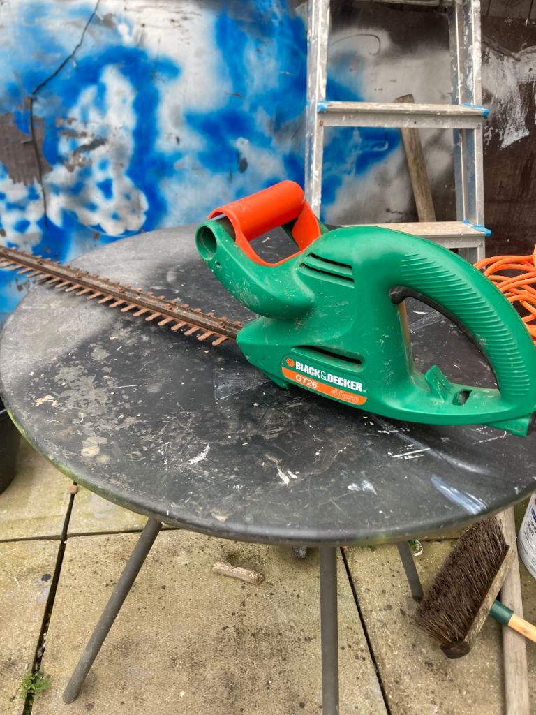 black and decker strimmer