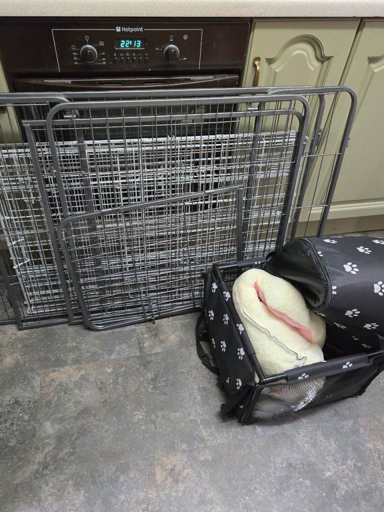 Puppy cage and cover/pen/2 car seats/ heartbeat dog