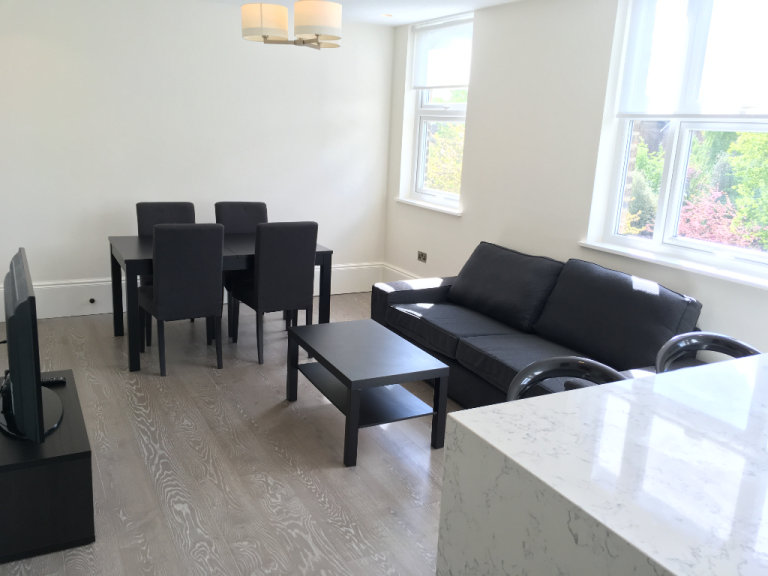 Converted Quality 1st Floor 2 DBed Flat BathShower Open Island Dine Sitting VeryNearTubeRailBusShops