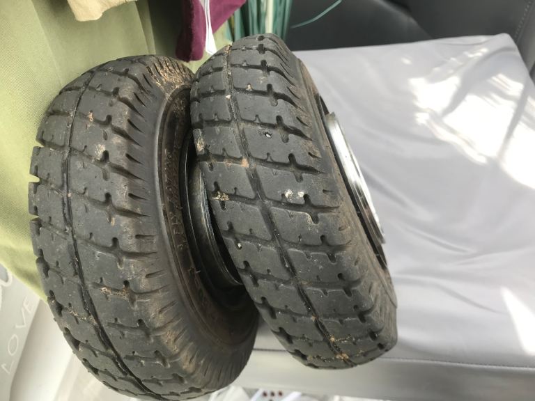 Mobility scooter wheels and tires 