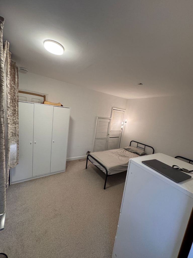 Spacious Double Room Available – West Croydon 🌟