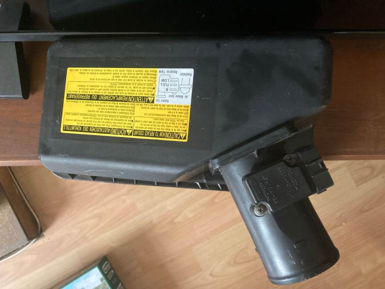 Toyota D4D MAF sensor genuine (Hitachi) 22204-27010 complete with housing