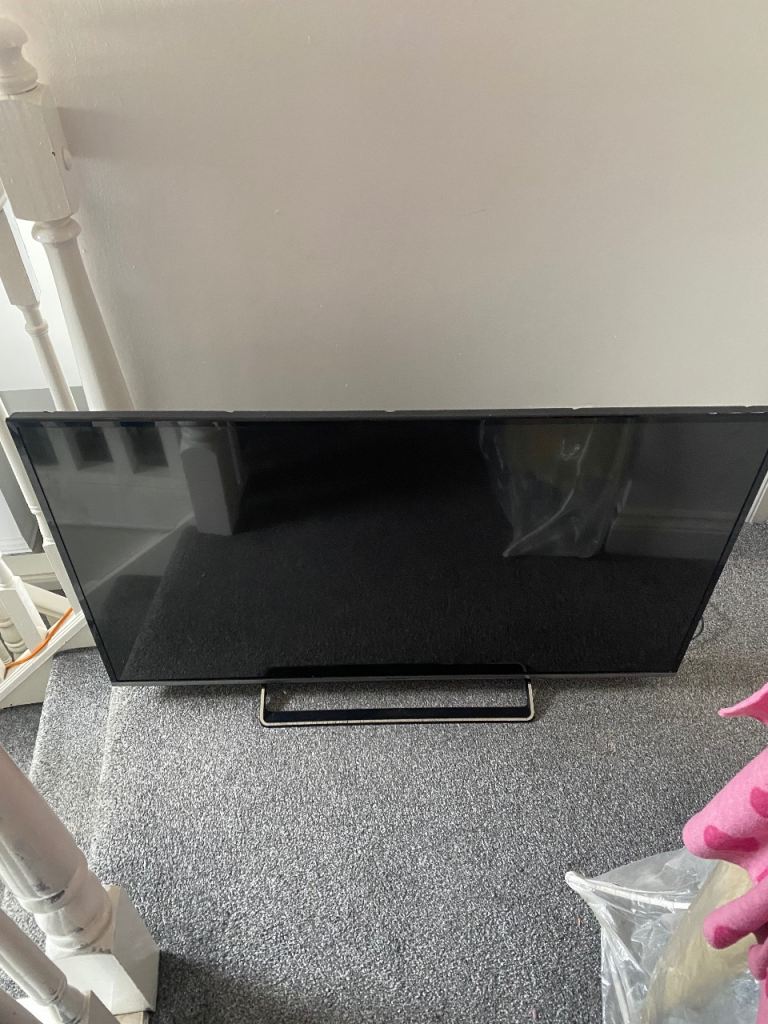 3 Faulty TVs – Panasonic, Samsung & Digihome – Spares or Repair