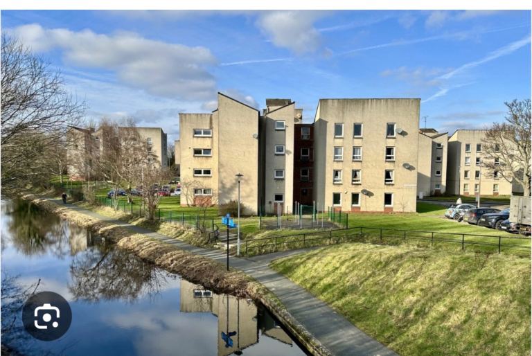 Large 2 bedroom 2nd floor flat - newly renovated 