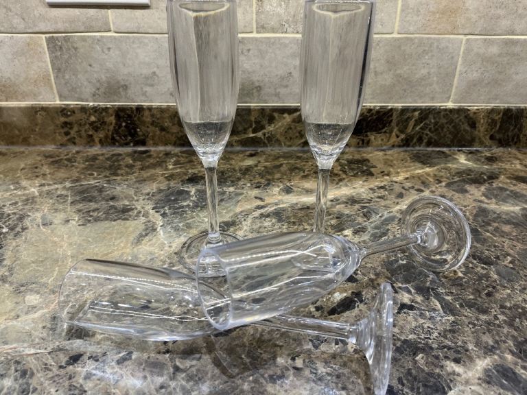 10 Champagne Flutes (heavy duty plastic)