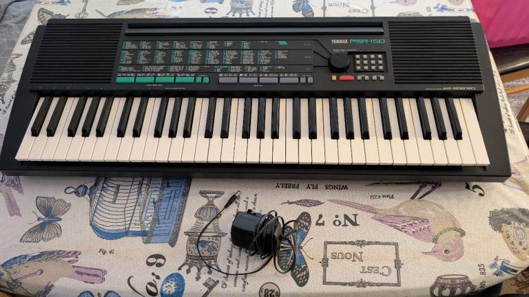 Yamaha Portatone PSR-150 Electronic Keyboard with Power Supply