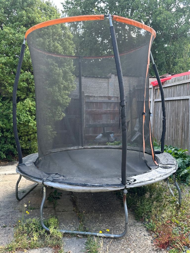 8ft Round Garden Trampoline with Safety Net