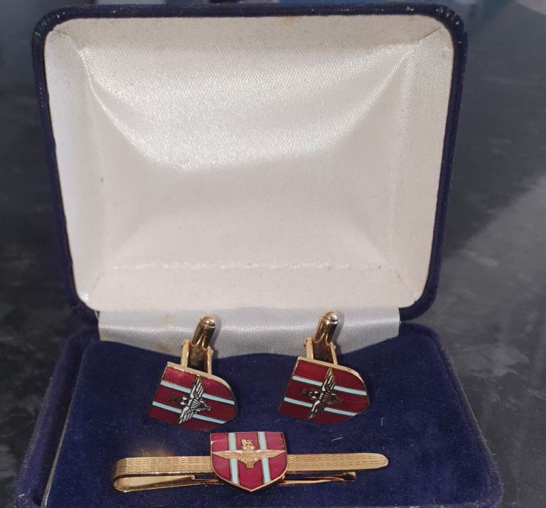 Parachute Regiment vintage Gold Tone Cufflinks & Tie Clip Set