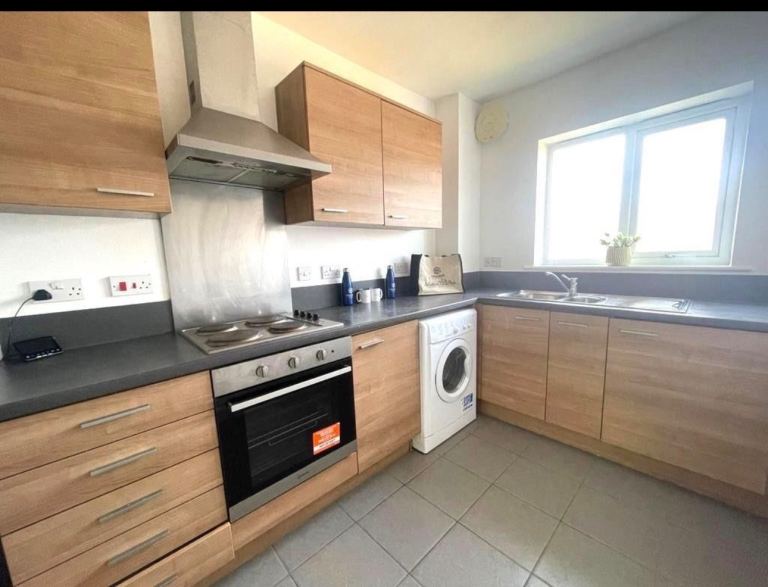 1 Large Bed Flat available for Rental 