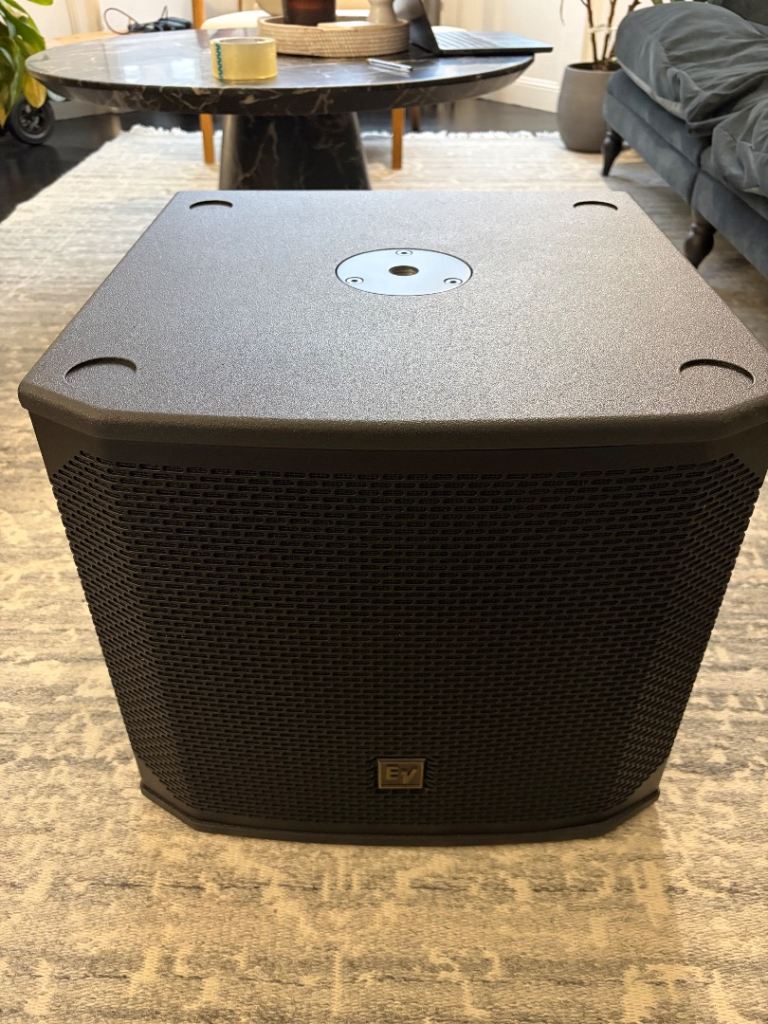Electro Voice 12" Powered Subwoofer (Electro-Voice ELX200-12SP) Almost new condition 