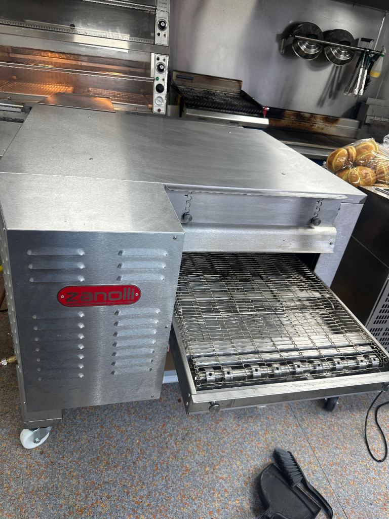 Zanoli 20 inch Gas Pizza Oven  Like Brand New