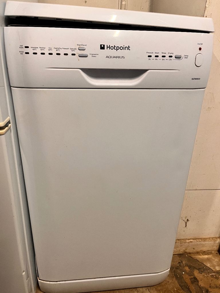 HOTPOINT SLIMLINE DISHWASHER 