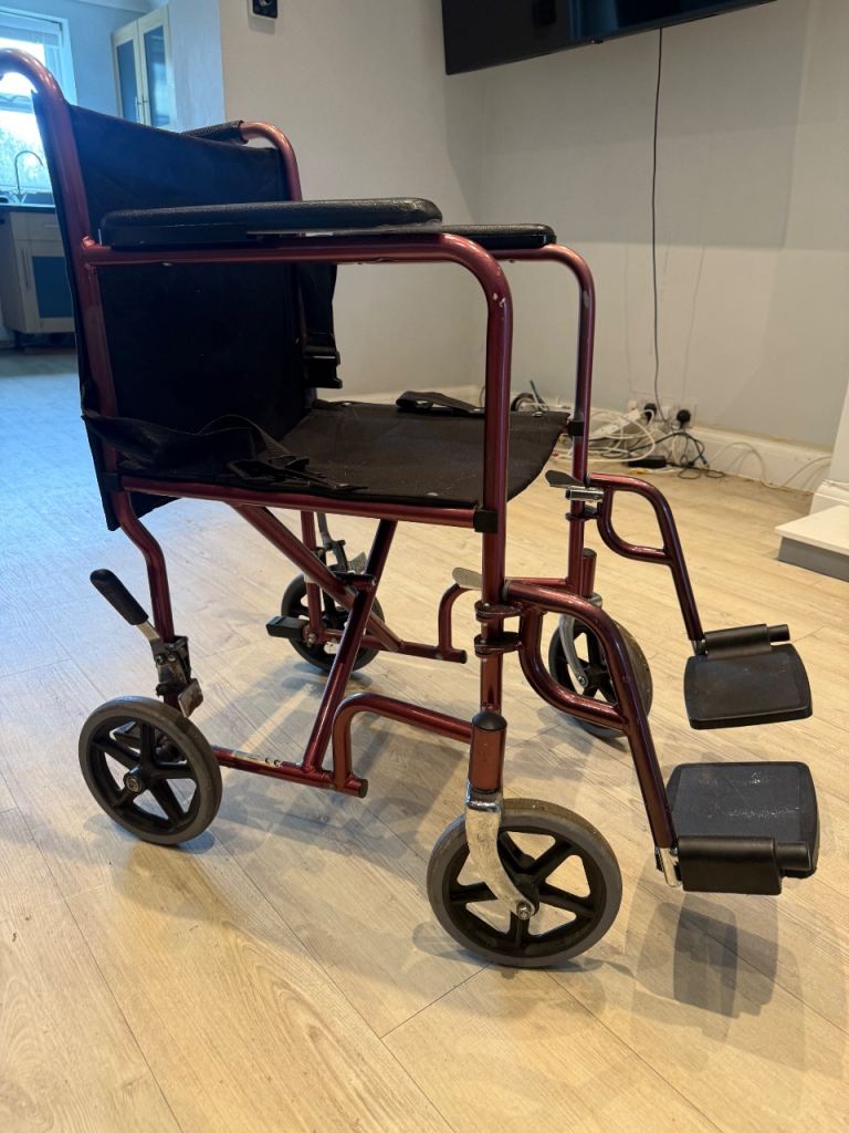 Foldable wheelchair 